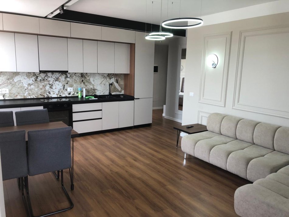 Tirane, jepet me qera apartament 2+1+Ballkon , 100 m² 800 € (Rruga e kavajes)