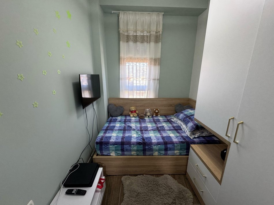 Tirane, jepet me qera apartament 2+1 Kati 3, 90 m² 500 € (ish fusha e aviacionit)