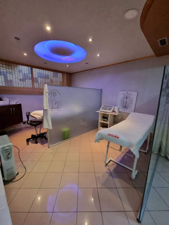 Tirane, jepet me qera ambjent biznesi 150 m² 1.000 Euro