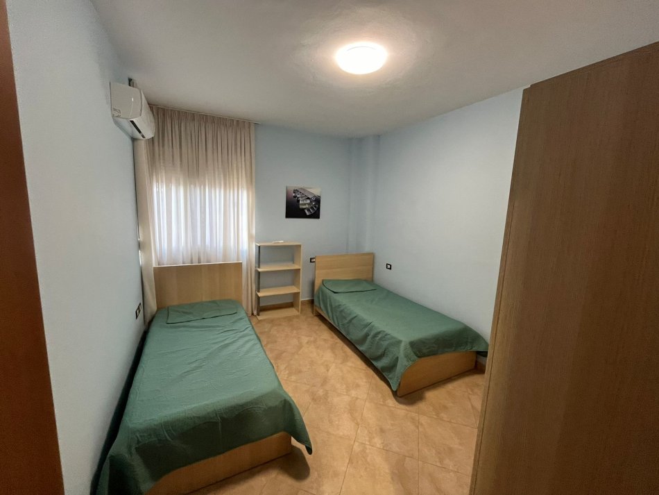 Tirane, jepet me qera apartament 2+1 Kati 4, 118 m² 550 € (5 Maj)