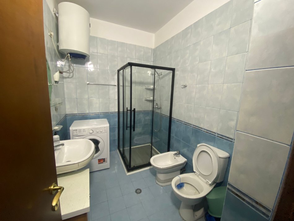 Tirane, jepet me qera apartament 1+1 Kati 3, 70 m² 600 € (rruga e elbasanit)