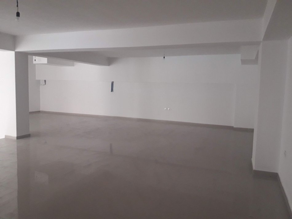 Tirane, jepet me qera ambjent biznesi Kati 3, 170 m² 1,200 € (Ferit Xhejko)