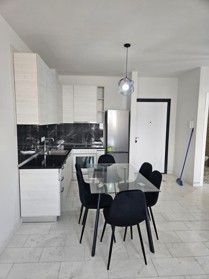 Tirane, jepet me qera apartament 1+1 Kati 10, 70 m² 500 € (kompleks golden park)
