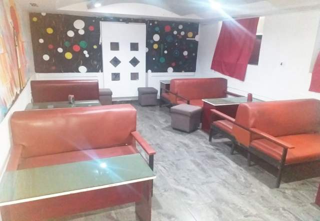 Tirane, jepet me qera ambjent biznesi 130 m² 55.000 Leke