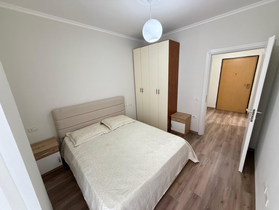 Tirane, jepet me qera apartament 1+1 Kati 5, 70 m² 350 € (misto mame)