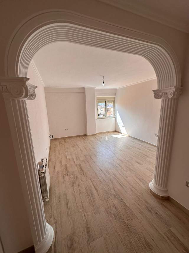 Tirane, shes apartament 99 m² 140.000 Euro