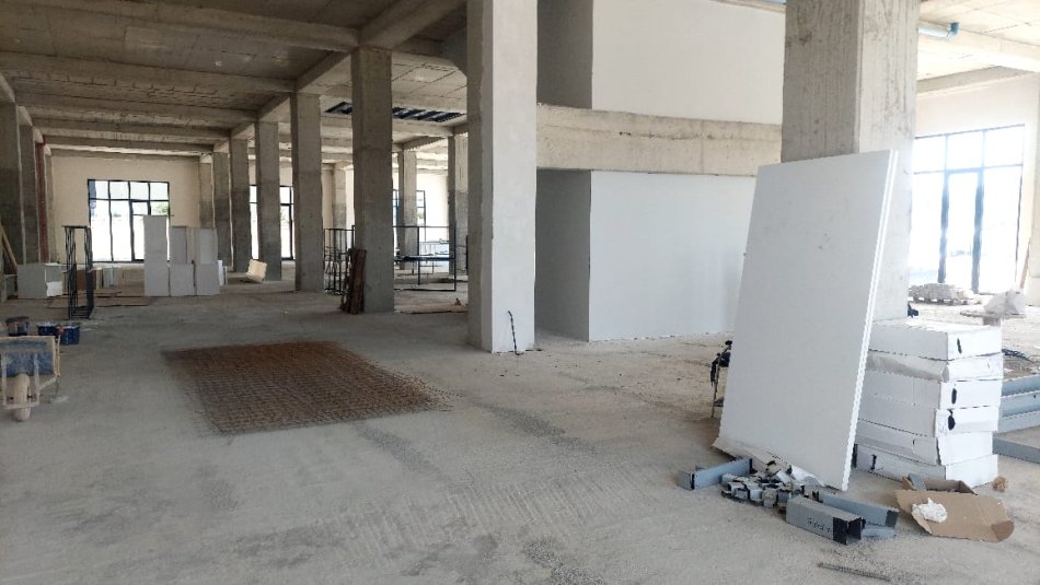Tirane, jepet me qera magazine Kati 0, 1.000 m² 6.000 € (Autostrada Tirane Durres)