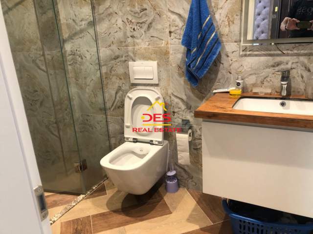 Vlore, jepet me qera garsonier Kati 2, 40 m² 300 Euro (Rruga Murat Terbaci)