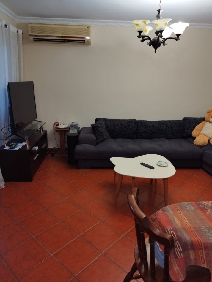 Tirane, jepet me qera apartament 1+1 Kati 5, 75 m² 450 € (Stacioni i trenit)