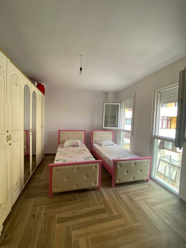 Tirane, shitet apartament 2+1+BLK Kati 3, 90 m² 1.750 Euro/m2 (rruga Haxhi Hysen Dalliu)