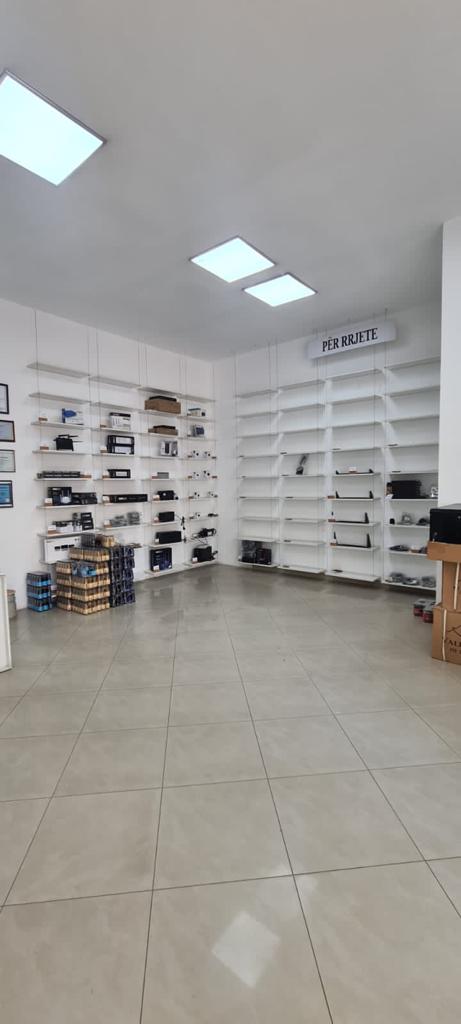 Tirane, shes ambjent biznesi Kati 0, 125 m² 250.000 Euro (Pallati me Shigjeta)