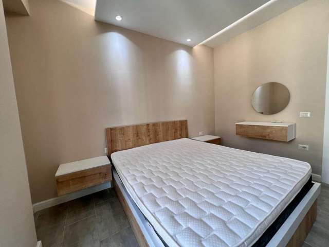 Tirane, jepet me qera apartament 1+1+BLK Kati 5, 80 m² 500 Euro (ekonomiku)