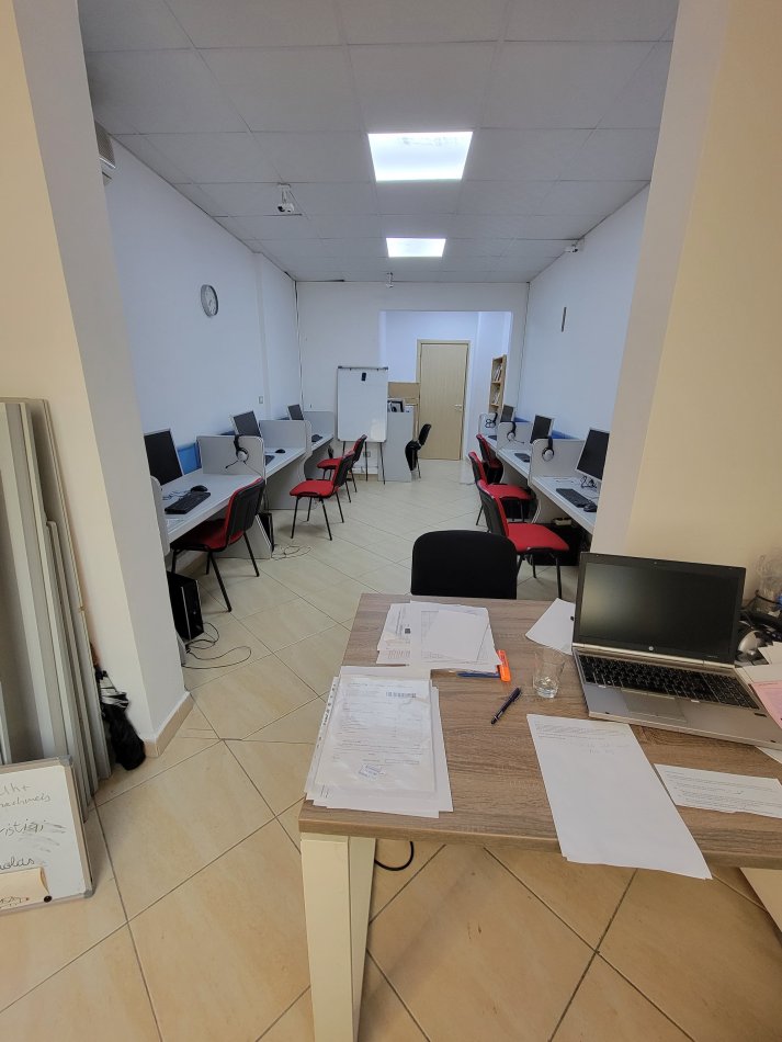 Tirane, jepet me qera zyre Kati 2, 126 m² 1.200 € (Bllok)
