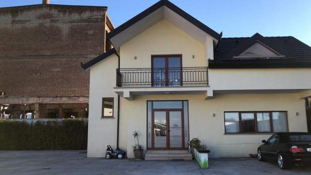 Elbasan, jepet me qera ambjent biznesi 2.248 m² 2.000 Euro