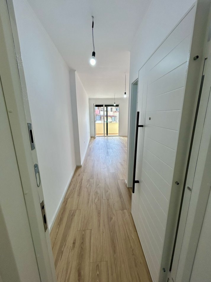 Tirane, shitet garsonier 1+1 Kati 5, 39 m² 85.000 € (Xhamia e Tabakve te Rr, Elbasanit)