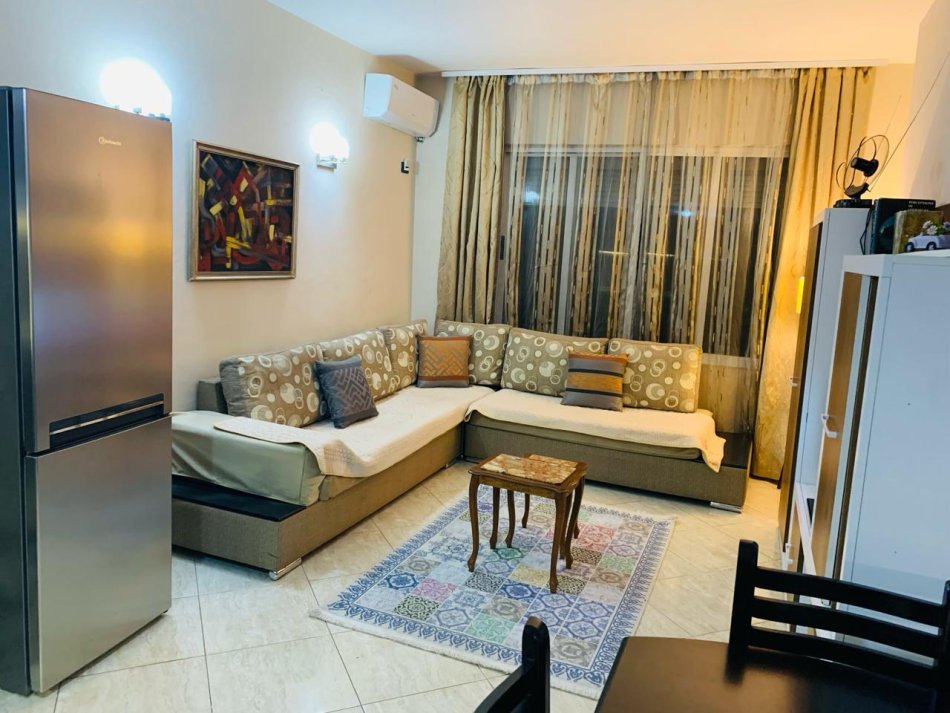 Tirane, jepet me qera apartament 2+1 Kati 5, 110 m² 500 € (Rruga e Kavajes)
