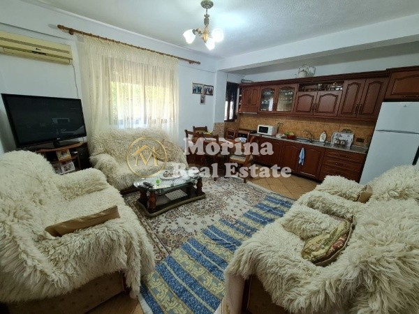 Durres, shitet Vile Kati 1, 380 m² 450.000 € (Rruga Jeronid De Rada)