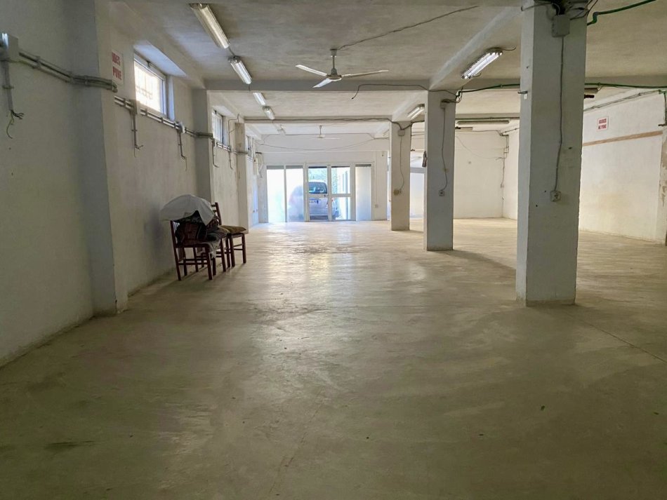 Tirane, jepet me qera ambjent biznesi , , 290 m² 1,000 € (Laprake)