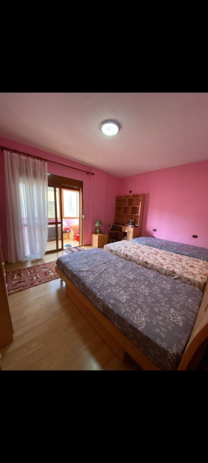 Tirane, jepet me qera apartament 2+1 Kati 2, 95 m² 390 € (rruga jodran misja)