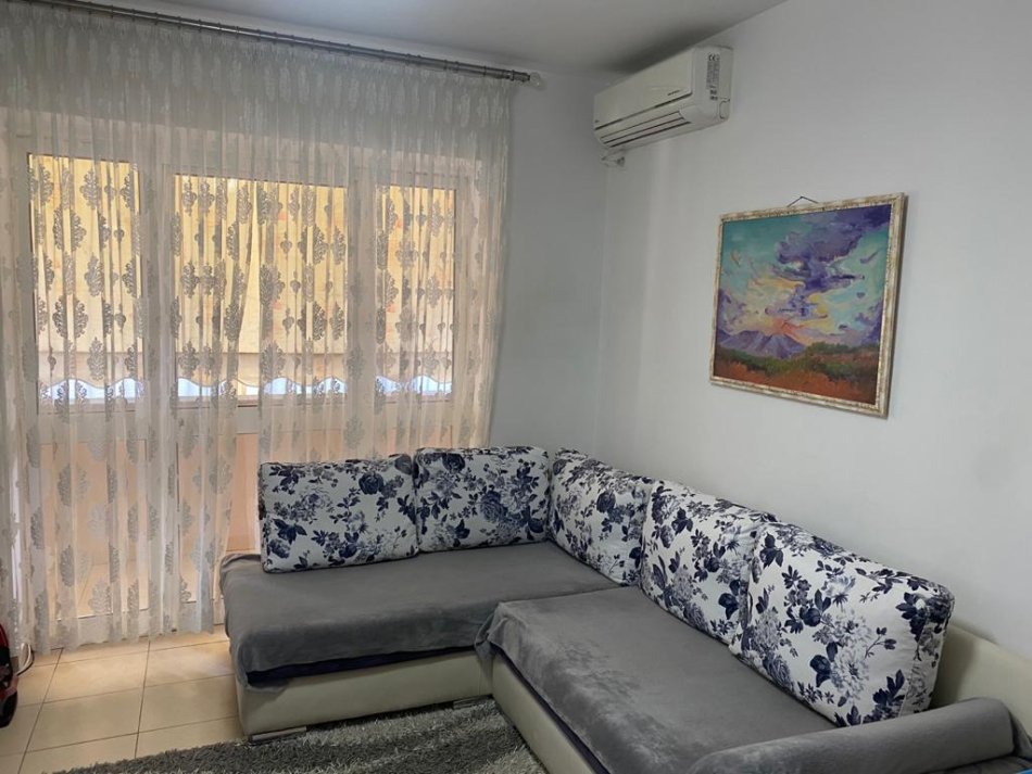 Tirane, jepet me qera apartament 1+1+Ballkon Kati 3, 65 m² 350 € (Rruga Idriz Dollaku, Ali Demi)