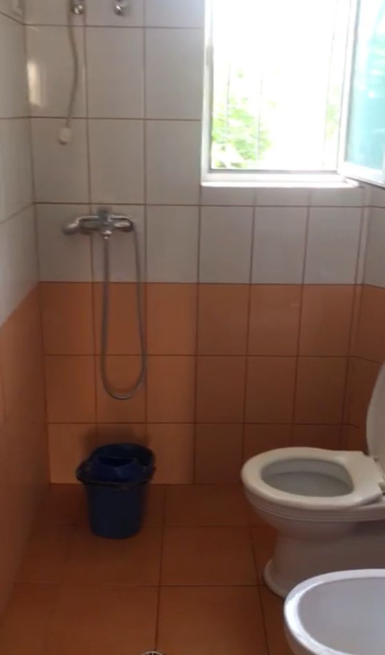 Tirane, jepet me qera apartament 2+1+Ballkon Kati 1, 110 m² 500 € (Rruga e kavajes prane Globe)