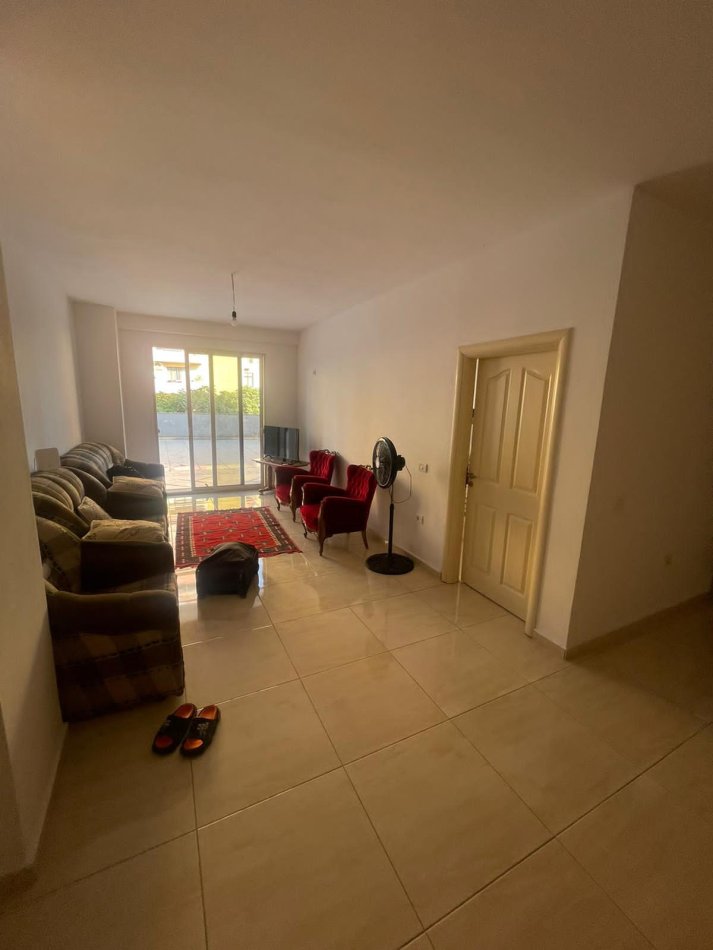 Tirane, jepet me qera apartament 2+1 Kati 2, 100 m² 450 € (Yzberisht)