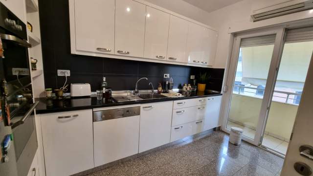 Tirane, jepet me qera apartament 3+1+A+BLK 185 m² 1.500 Euro (Touch of the sun, Tirane!)