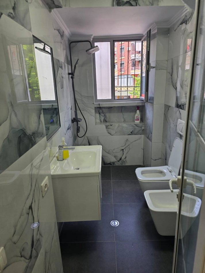 Tirane, shitet apartament 2+1 Kati 2, 75 m² 188.000 € (Rruga e Kavajes perballe Poliklinikes)