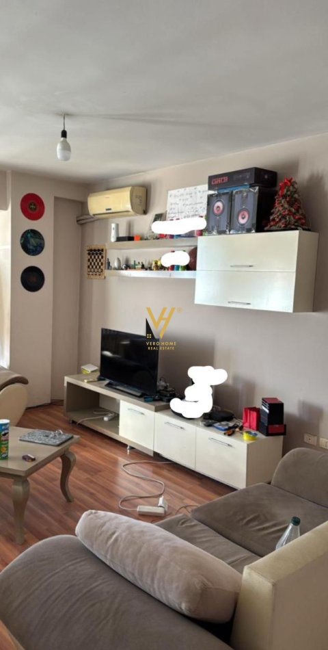 Tirane, jepet me qera apartament 3+1+Ballkon Kati 8, 130 m² 700 € (RRUGA E KAVAJES)