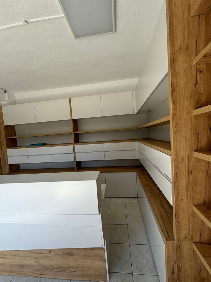 Tirane, jepet me qera ambjent biznesi Kati 1, 40 m² 800 € (Rruga Dibres)
