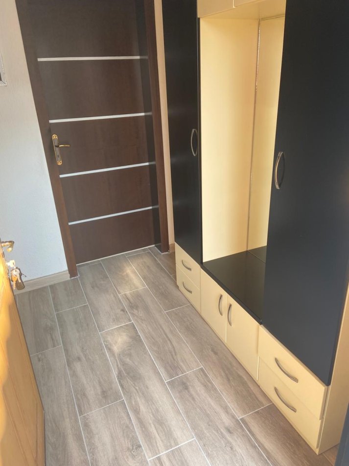 Tirane, jepet me qera shtepi 2+1+Ballkon Kati 1, 90 m² 450 € ((Rruga Besa ,prane hotel Meridian ))