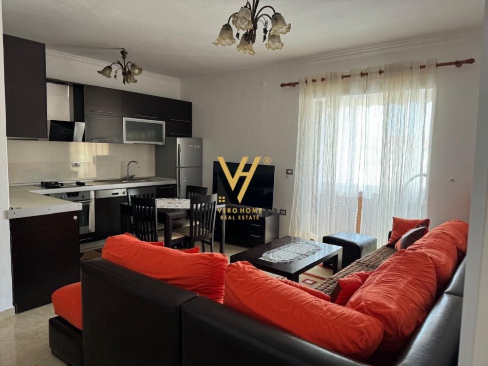 Tirane, jepet me qera apartament 3+1+Ballkon Kati 4, 105 m² 600 € (RRUGA BARDHYL)