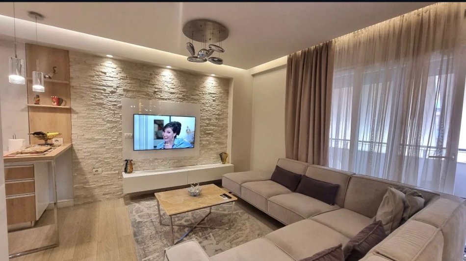 Tirane, jepet me qera apartament 2+1 Kati 6, 100 m² 900 € (Komuna e Parisit)