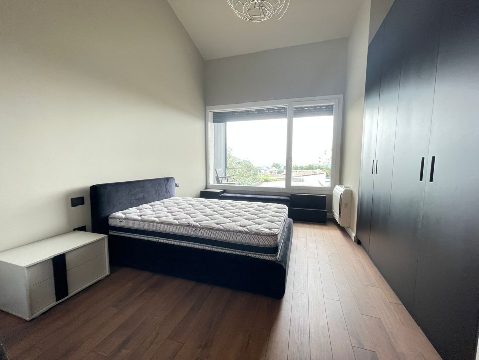 Tirane, jepet me qera apartament 3+1+Aneks+Ballkon Kati 1, 160 m² 2.350 € (Long Hill , TEG)