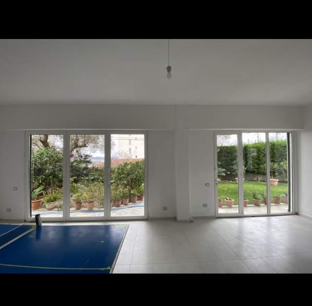 Tirane, jepet me qera ambjent biznesi Kati 0, 275 m² 900 € (rruga fuat toptani)