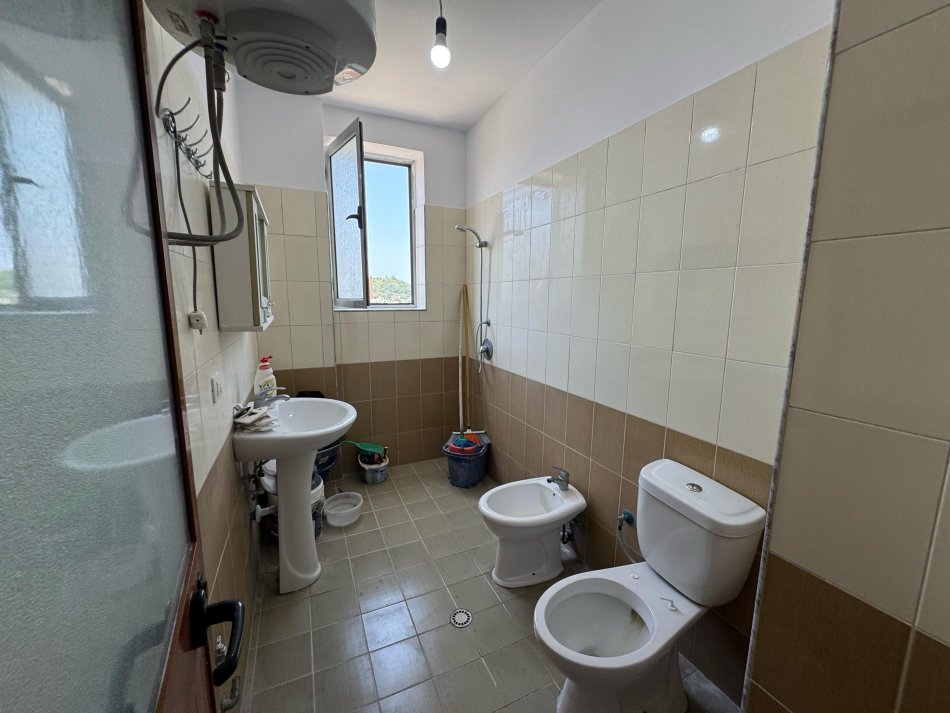 Tirane, shitet apartament 1+1 Kati 5, 54 m² 85.000 € (rruga e qelqit)