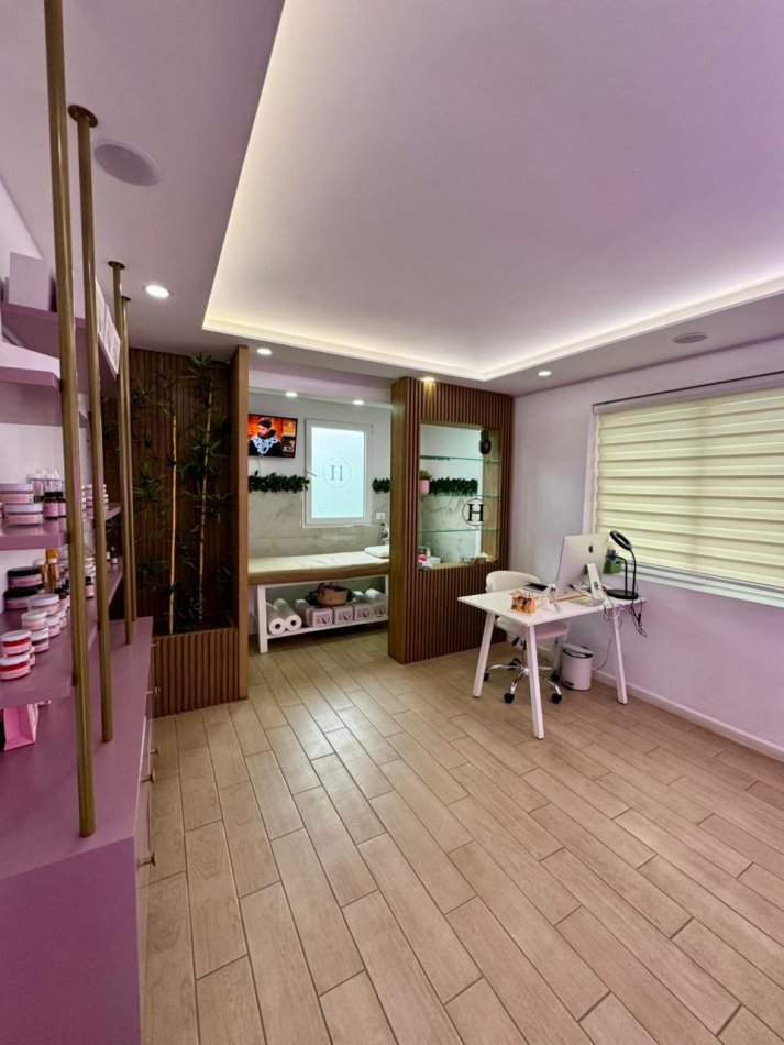 Tirane, jepet me qera dyqan , 68 m²