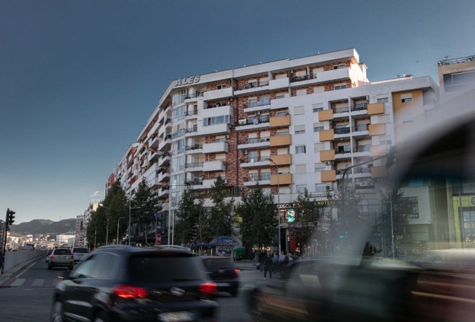 Tirane, shitet apartament 1+1+Ballkon Kati 3, 71 m² 105.000 € (Kompleksi Ales, Unaza e Re)