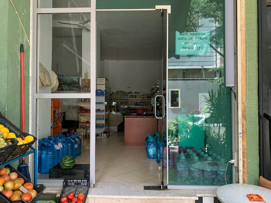 Tirane, shitet dyqan Kati 0, 62 m² 65.000 € (Fresk)