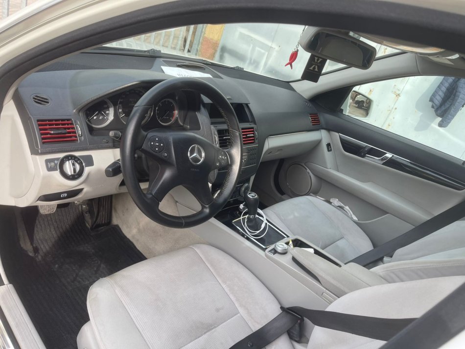 Tirane, shitet makine mercedes c class w204 Nafte, e bardhë manuale Klima 210 km 6.500 €