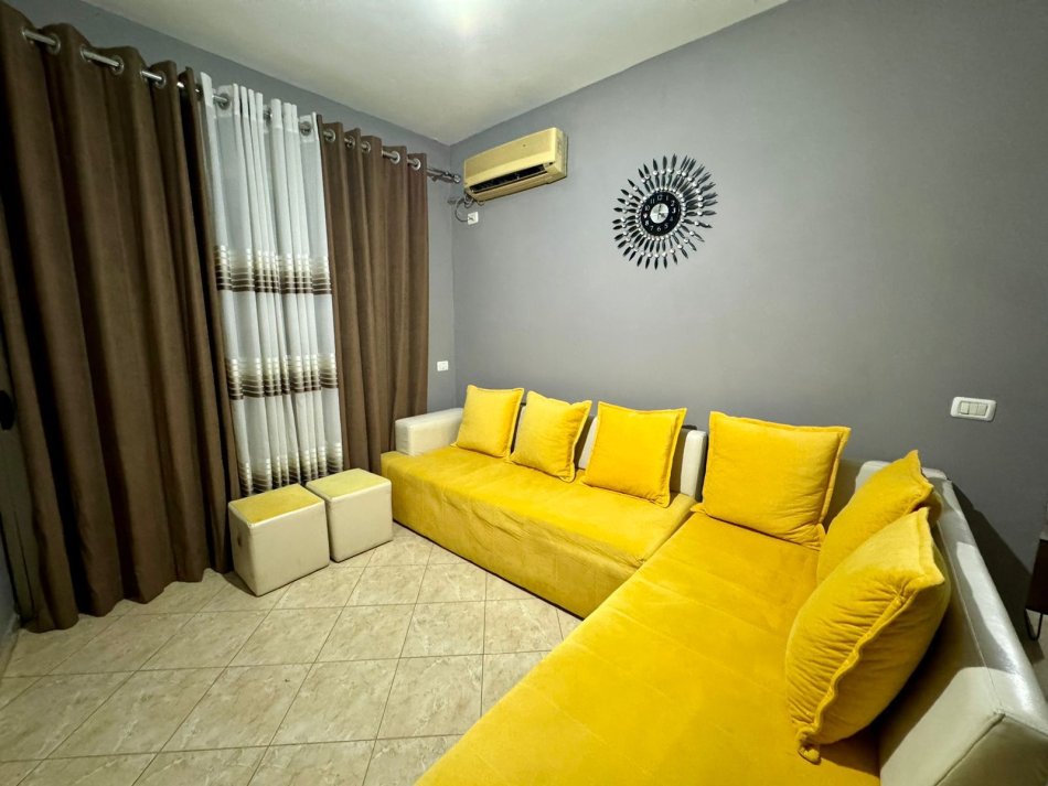 Tirane, jepet me qera apartament 1+1+Ballkon Kati 3, 70 m² 400 € (Teodor Keko)