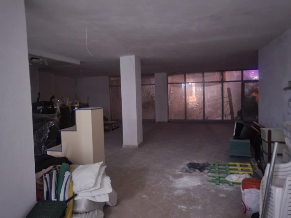 Tirane, jepet me qera magazine Kati 0, 140 m² 400 € (Rruga Shefqet Kuka, Tirane)