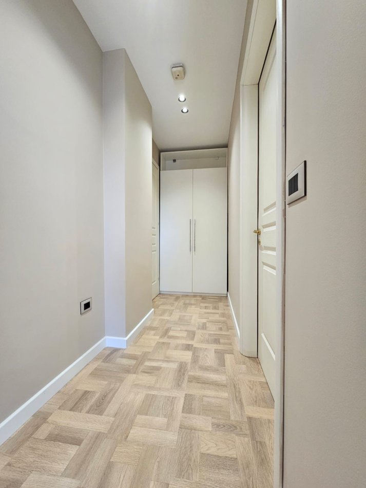 Tirane, jepet me qera apartament 3+1 Kati 5, 120 m² 1.800 € (rruga dervish hima)