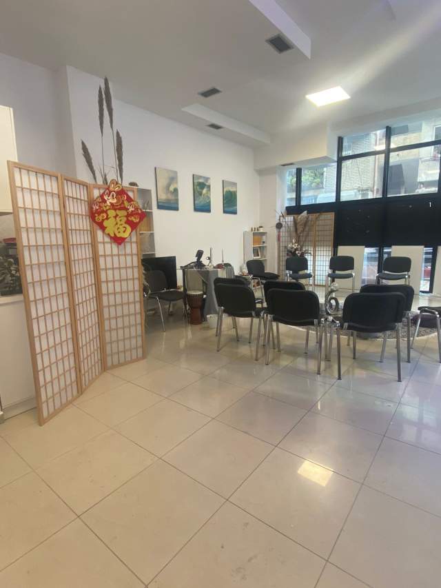 Tirane, jepet me qera ambjent biznesi Kati 0, 97 m² 750 Euro (Arkitekt Kasemi)