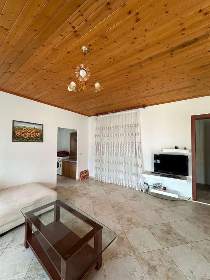 Tirane, jepet me qera apartament 1+1+Ballkon Kati 4, 70 m² 280 € (Kodra e Priftit , prane shkolles mrekullia)