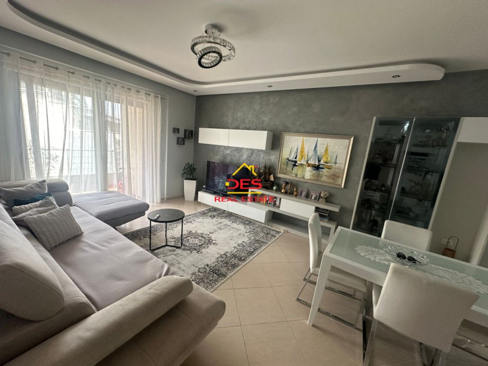 Vlore, shitet apartament 2+1 Kati 7, 300.000 € (Rruga Murat Terbaci)