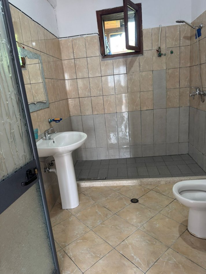 Tirane, jepet me qera garsonier 1+1 Kati 1, 50 m² 300 € (Ish Fusha Aviacionit)