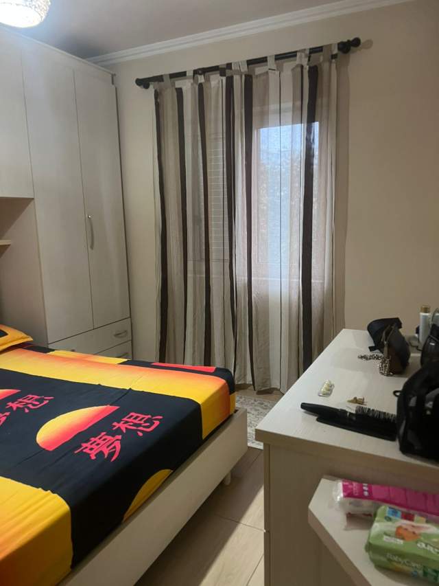 Tirane, jepet me qera apartament 2+1 Kati 3, 90 m² 600 Euro (rruga Fortuzi)