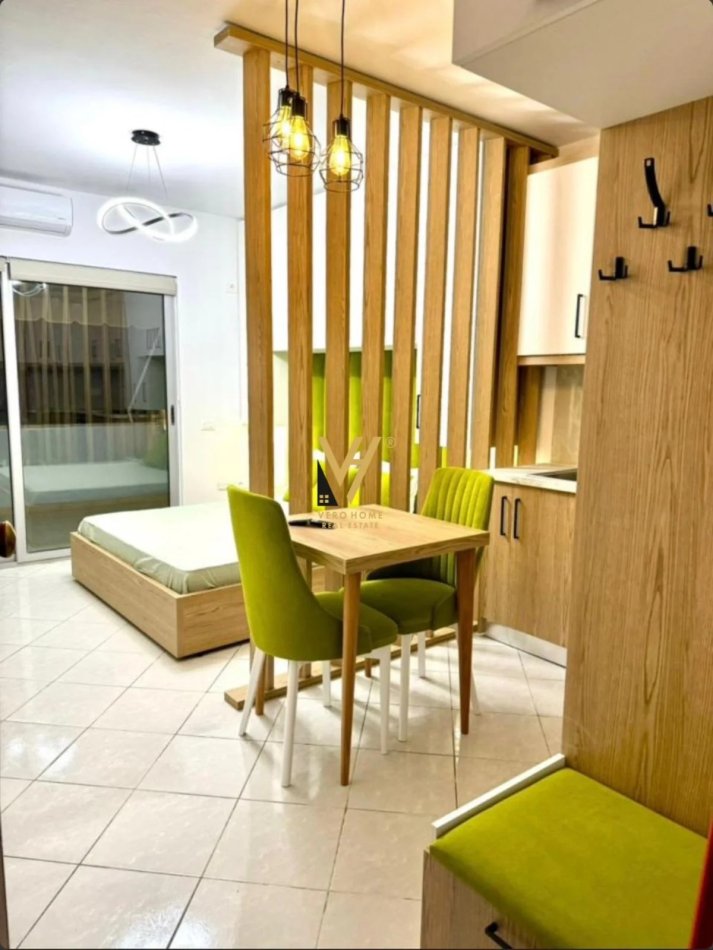 Tirane, jepet me qera garsonier 1+1+Ballkon Kati 4, 45 m² 500 € (KRISTAL CENTER)