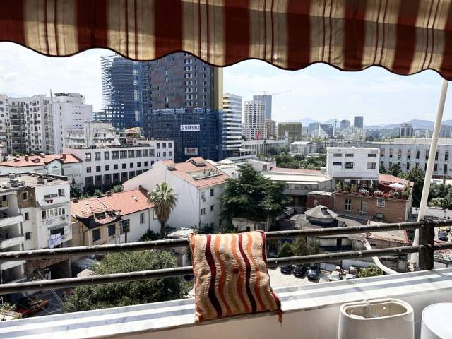 Tirane, jepet me qera apartament 2+1+BLK Kati 7, 106 m² 700 Euro (Qender,Tirane)